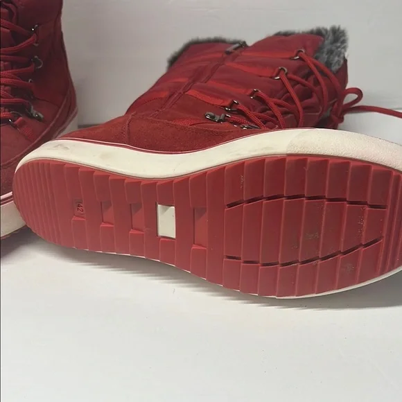 Santana Canada Red Winter Boots with Gray Fur - Picture 8 of 9